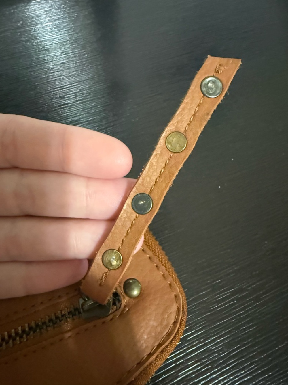 Distressed vegan wallet. - Picture 3 of 6